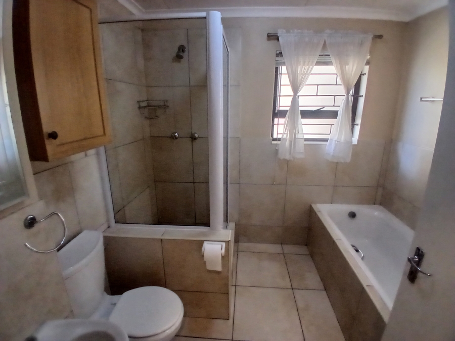 To Let 2 Bedroom Property for Rent in Strand South Western Cape